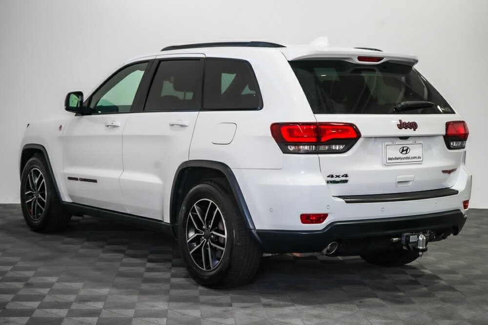 Jeep Grand Cherokee image 4