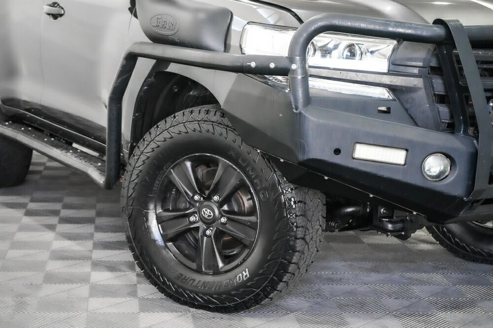 Toyota Landcruiser image 2