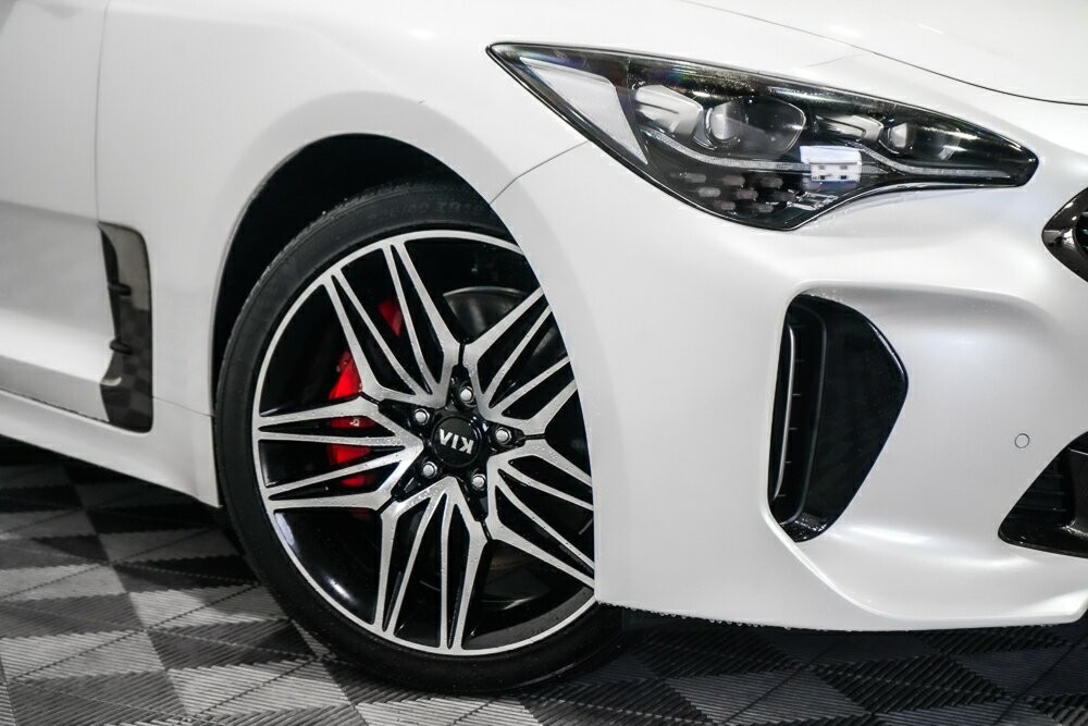 Kia Stinger image 2