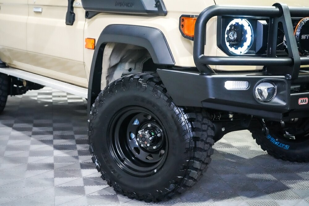 Toyota Landcruiser image 2