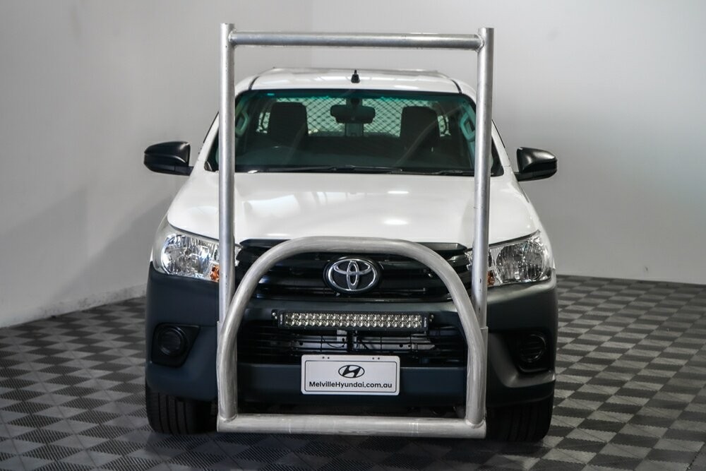Toyota Hilux image 2