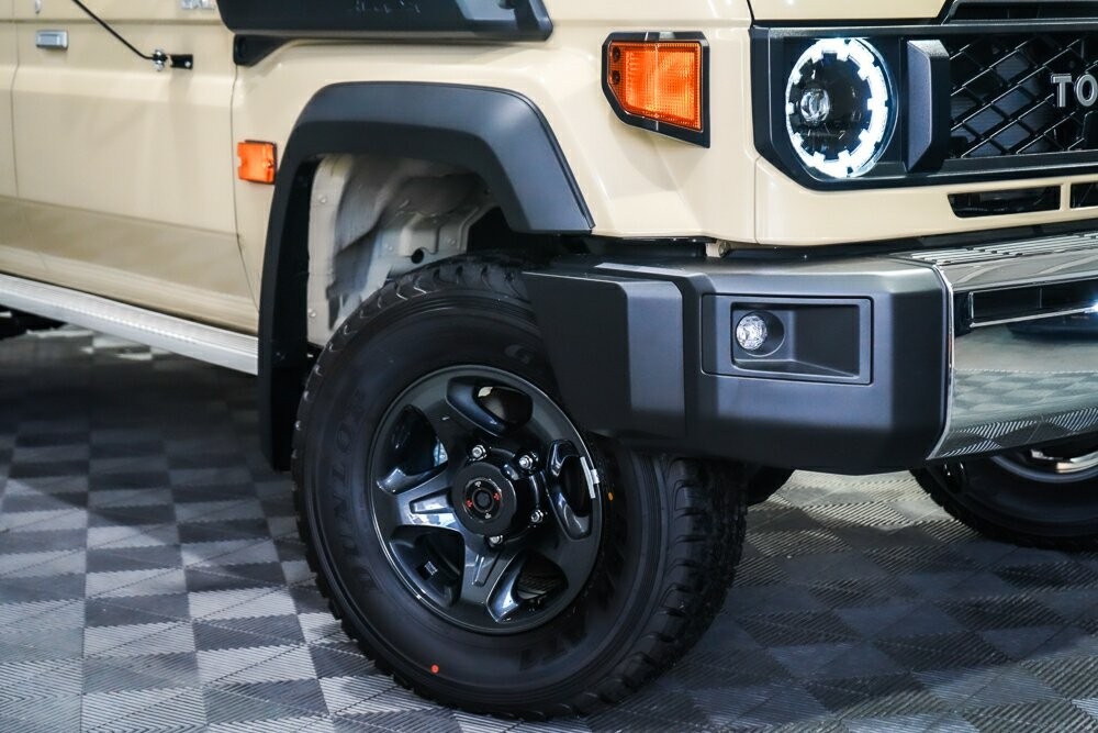 Toyota Landcruiser image 2