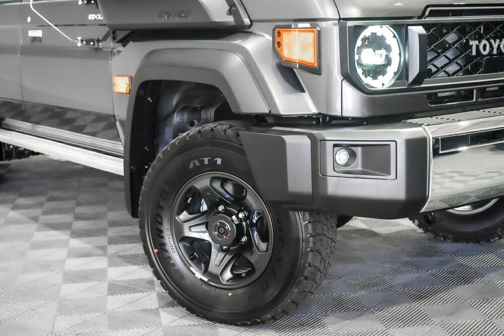 Toyota Landcruiser image 2