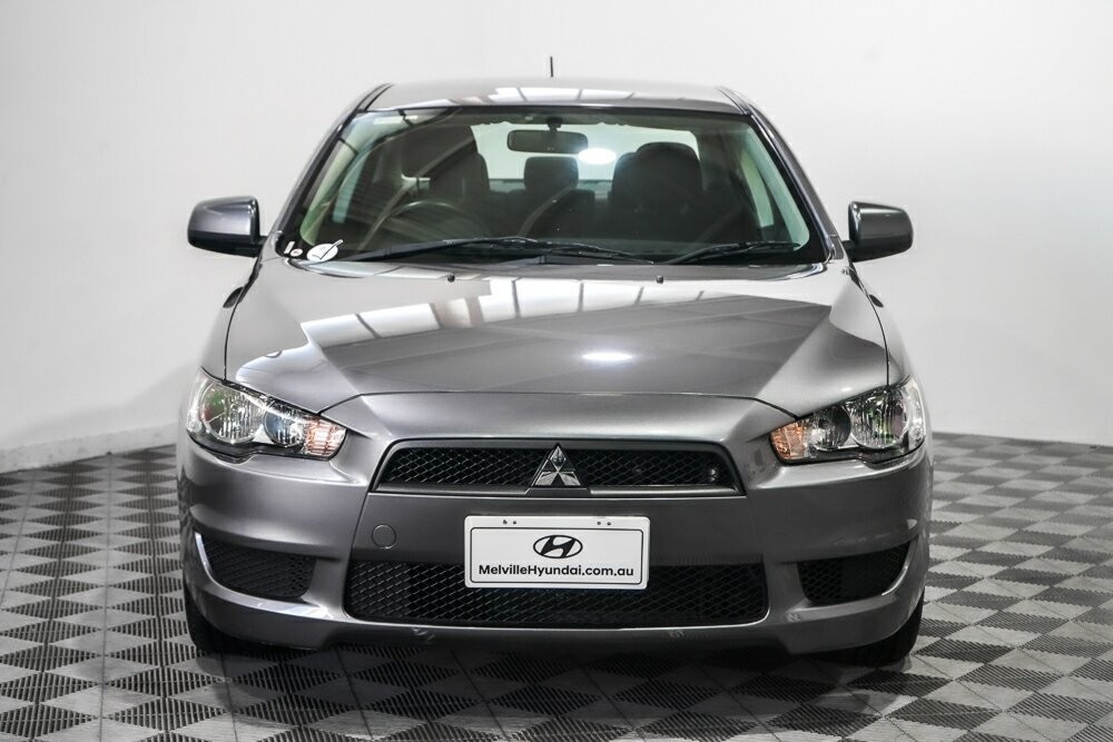 Mitsubishi Lancer image 2