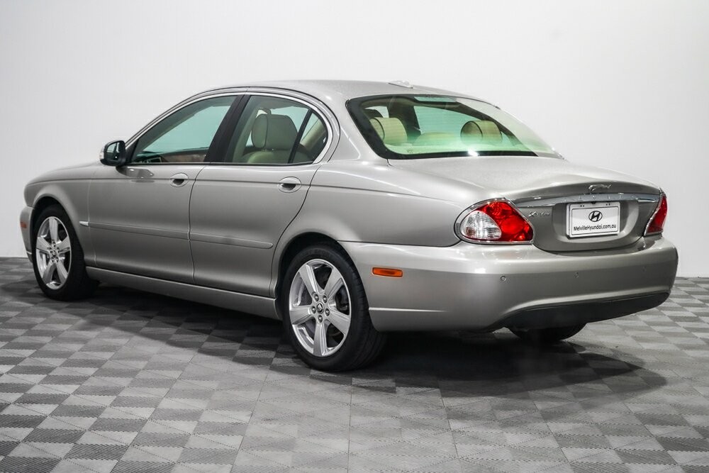 Jaguar X-type image 4