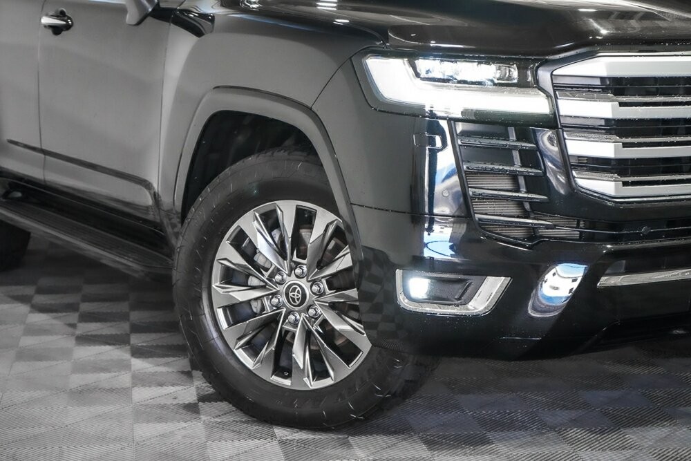 Toyota Landcruiser image 2