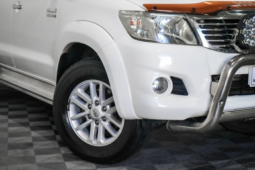 Toyota Hilux image 2