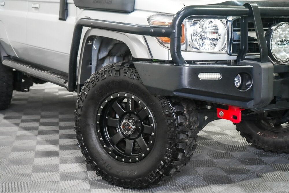 Toyota Landcruiser image 2