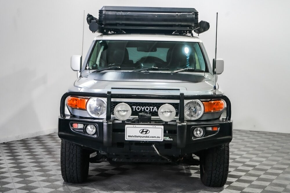 Toyota Fj Cruiser image 3