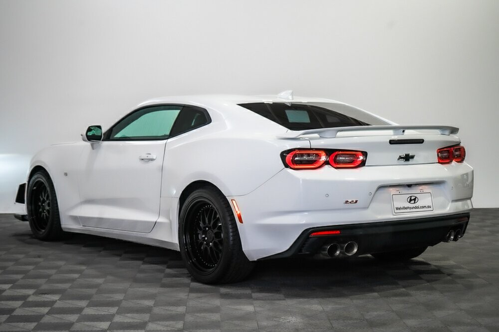 Chevrolet Camaro image 4