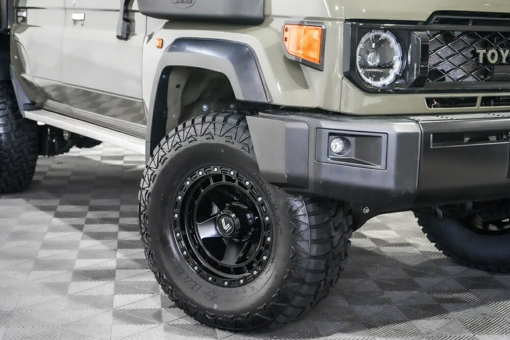 Toyota Landcruiser image 2