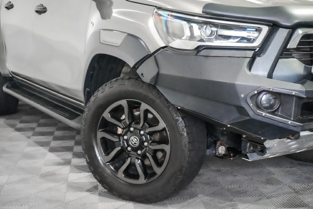 Toyota Hilux image 2
