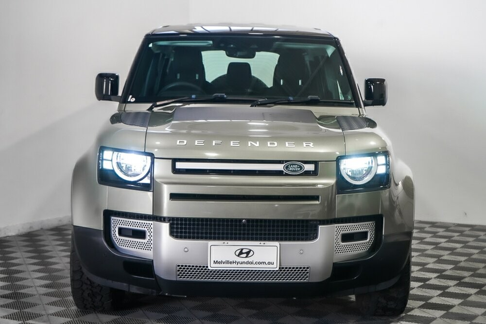 Land Rover Defender image 2