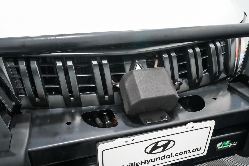 Mitsubishi Triton image 3