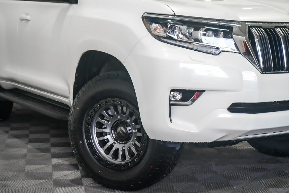 Toyota Landcruiser Prado image 2