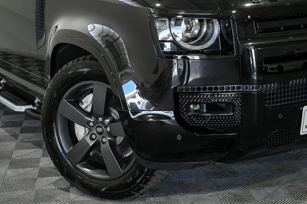 Land Rover Defender image 2