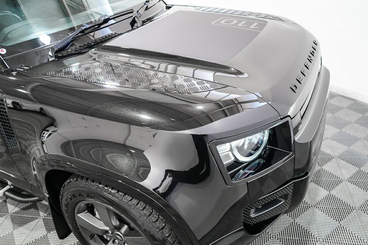 Land Rover Defender image 3