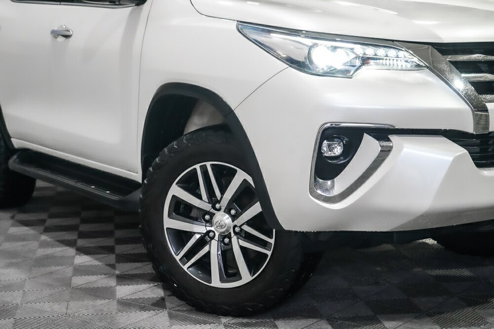 Toyota Fortuner image 2
