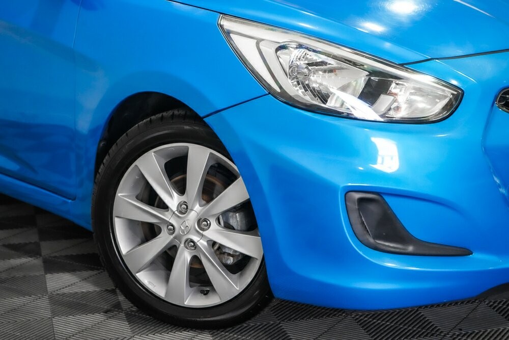 Hyundai Accent image 2