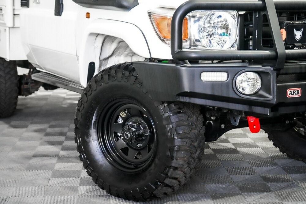 Toyota Landcruiser image 2