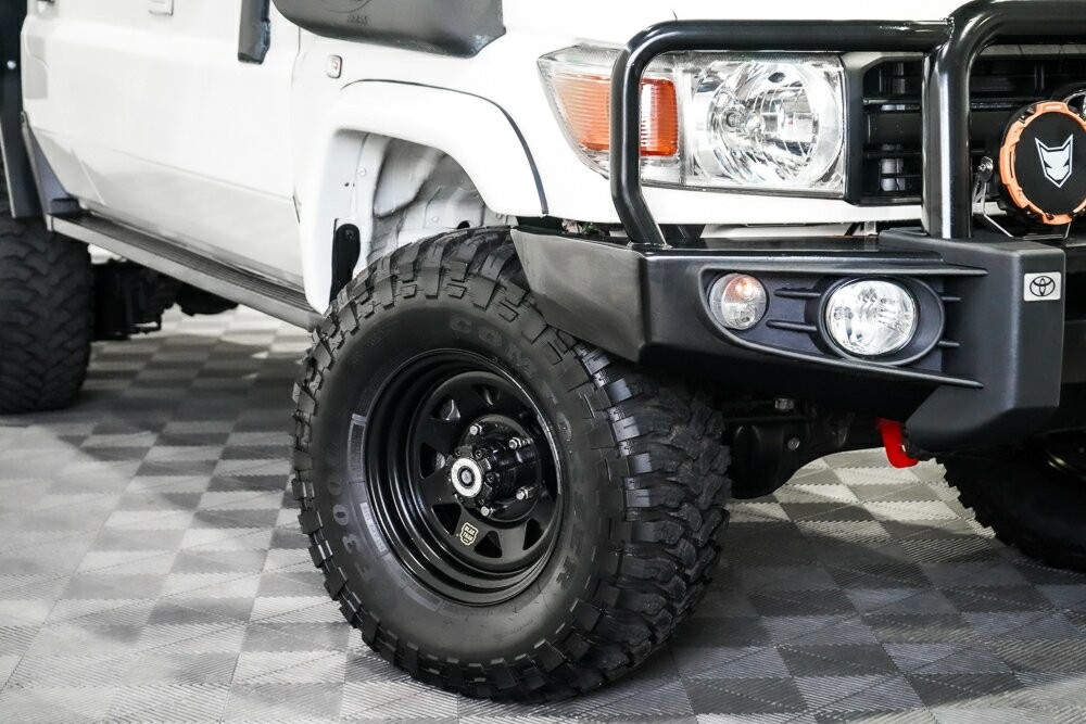 Toyota Landcruiser image 2