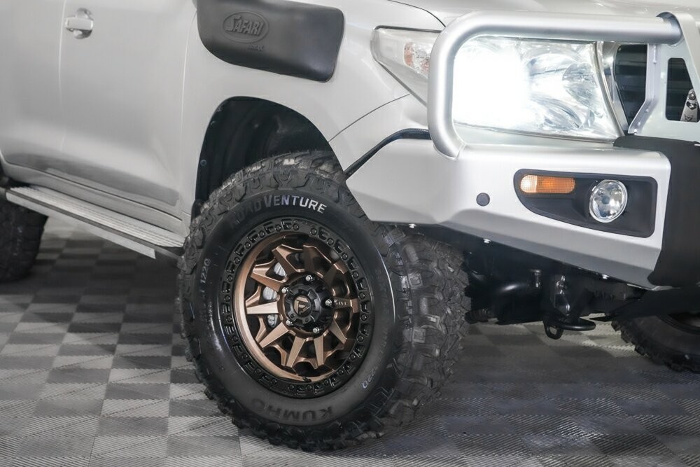 Toyota Landcruiser image 2