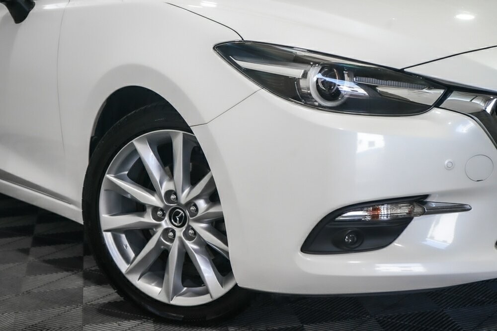 Mazda 3 image 2