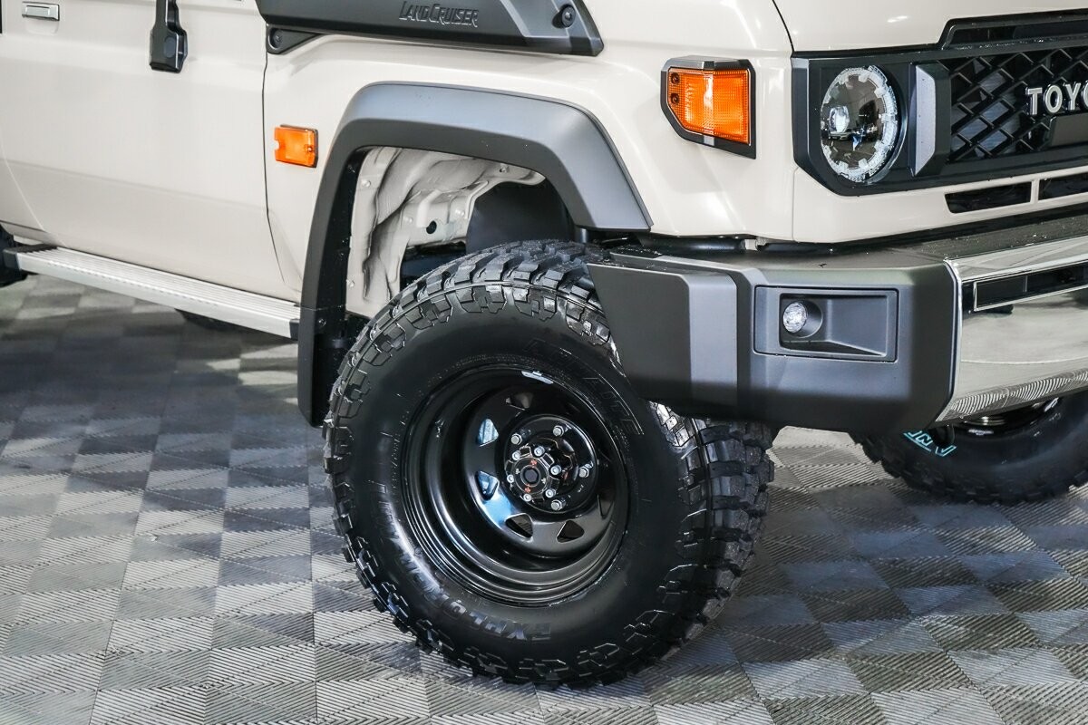 Toyota Landcruiser image 2