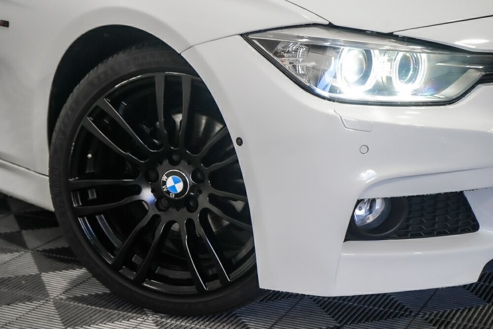 BMW 3 Series image 2