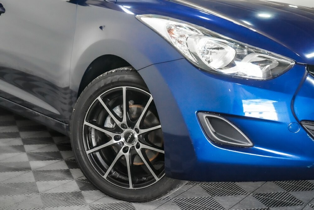 Hyundai Elantra image 2