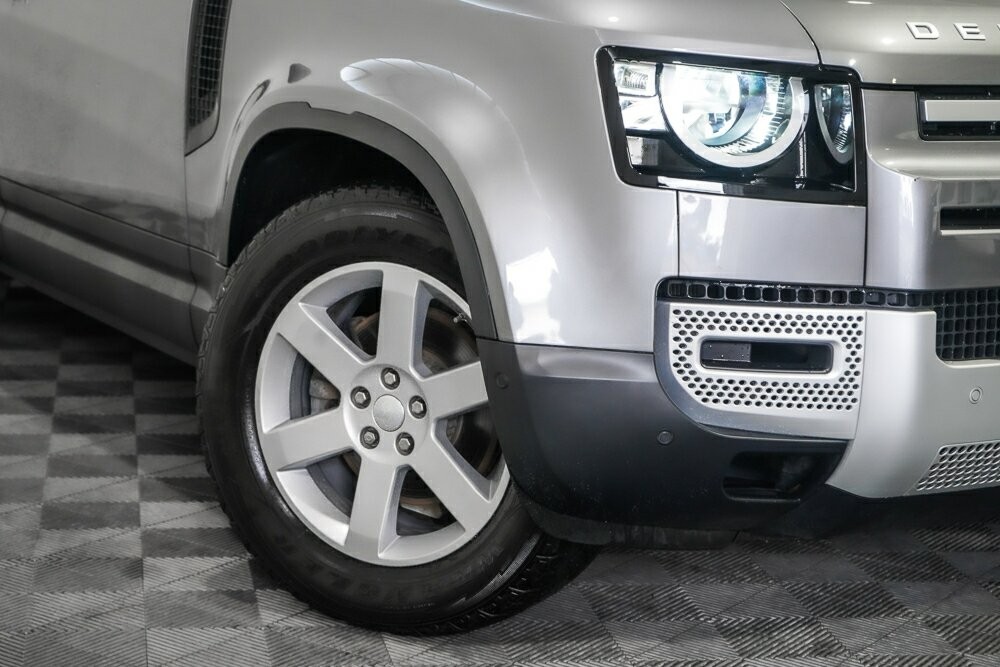 Land Rover Defender image 2