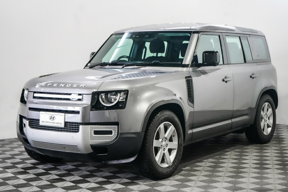 Land Rover Defender image 4