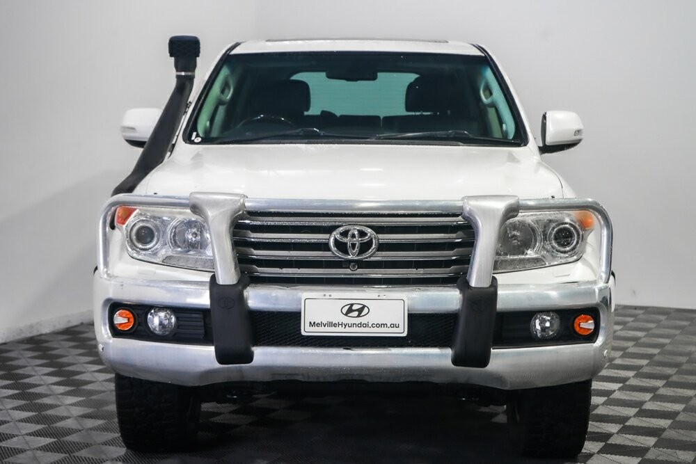 Toyota Landcruiser image 2