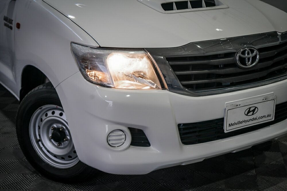 Toyota Hilux image 2