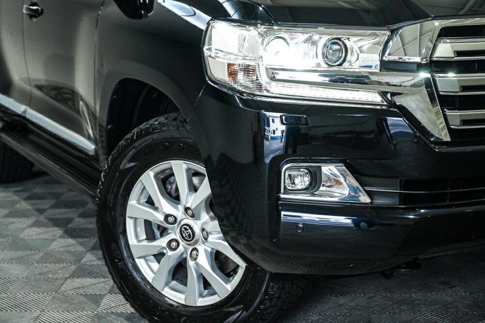 Toyota Landcruiser image 2