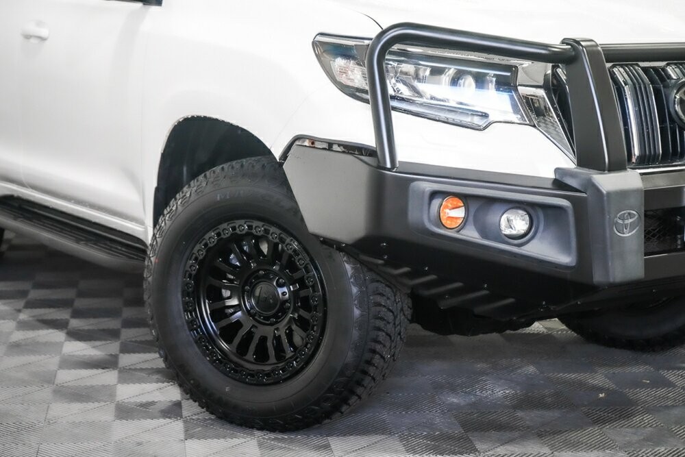 Toyota Landcruiser Prado image 2
