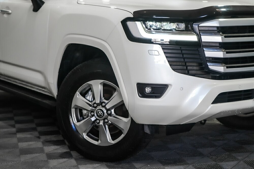 Toyota Landcruiser image 2