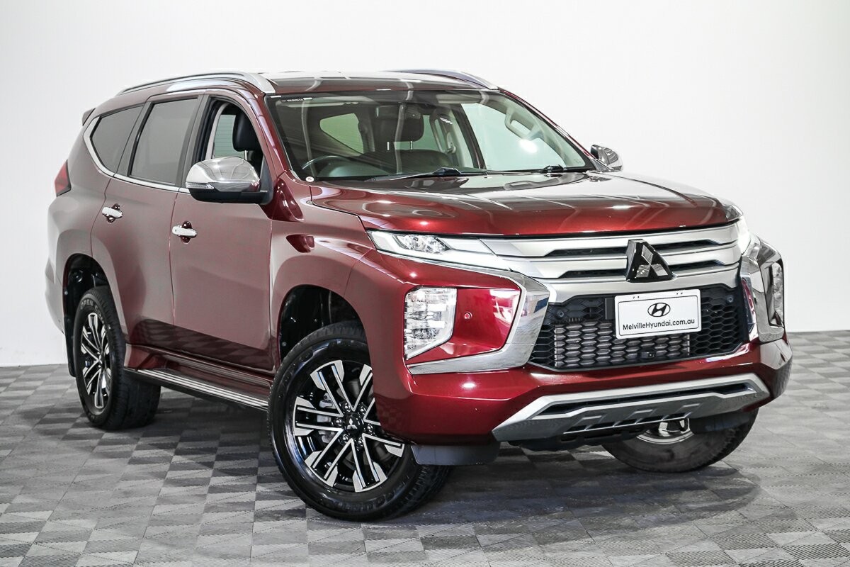 Mitsubishi Pajero Sport image 1