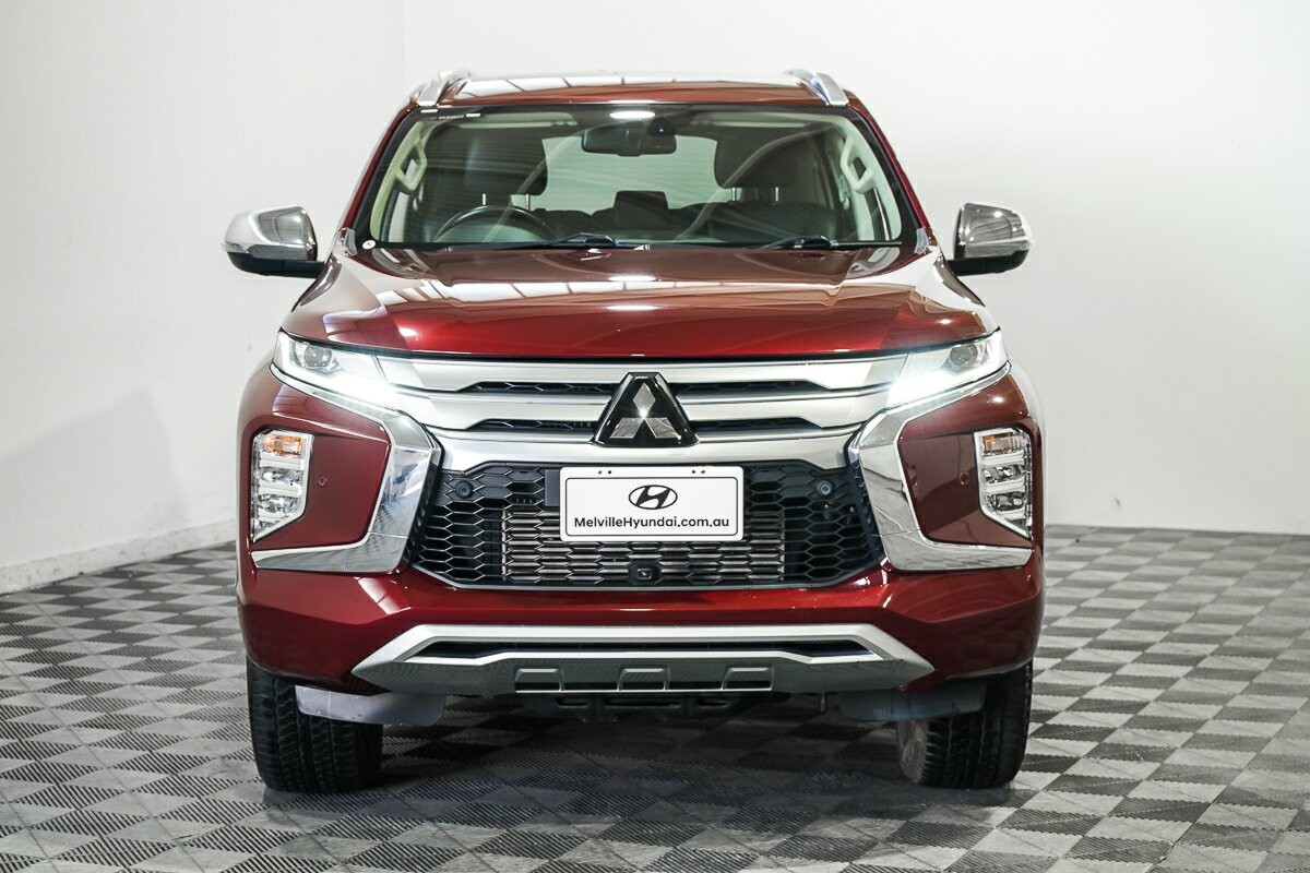 Mitsubishi Pajero Sport image 3