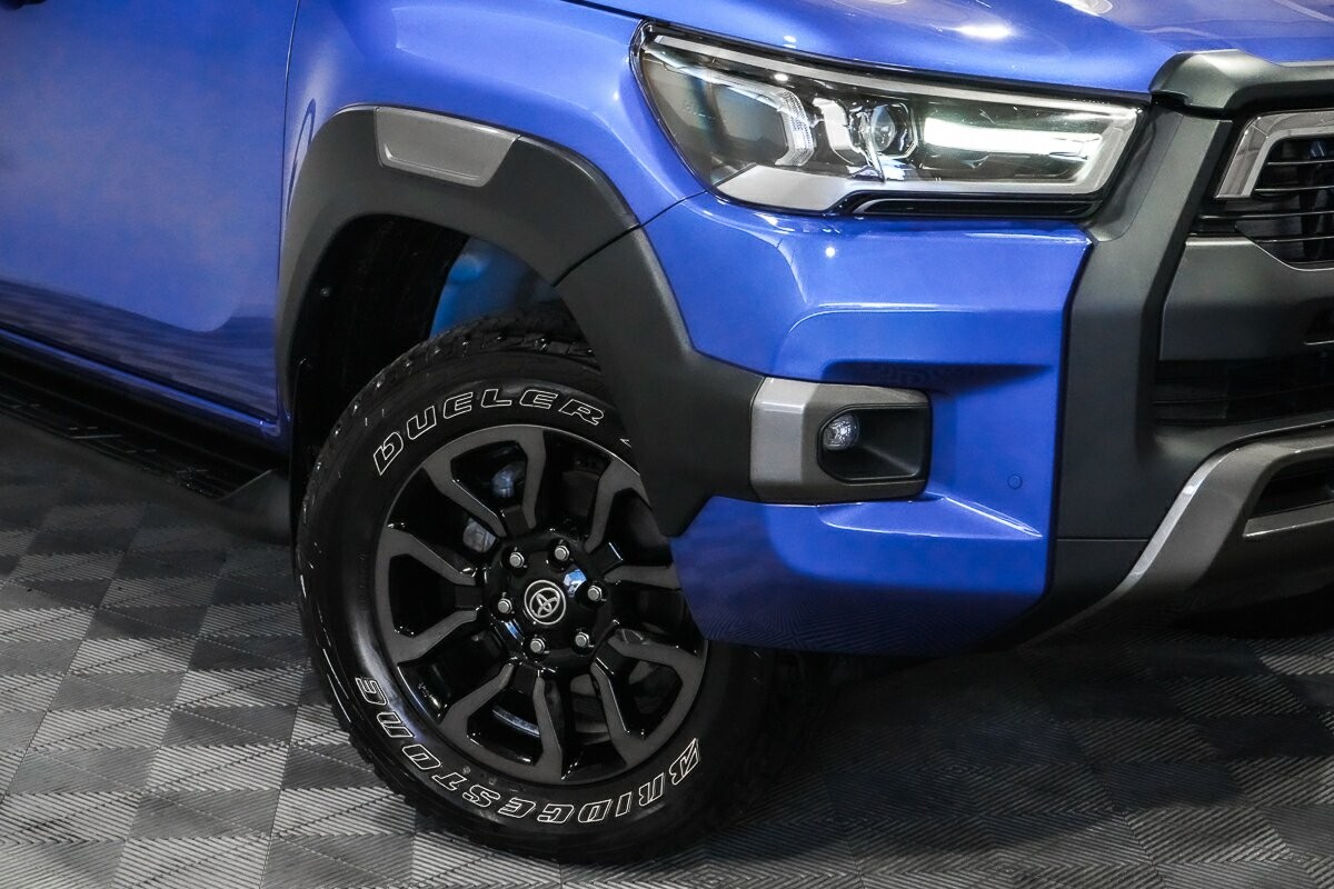 Toyota Hilux image 2