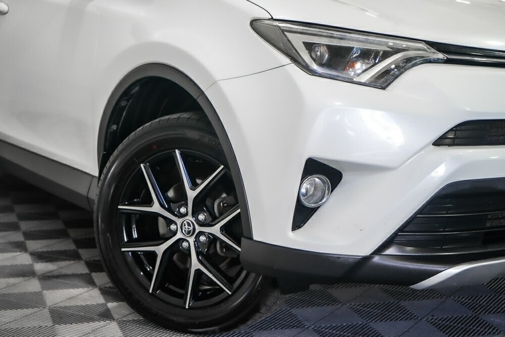 Toyota Rav4 image 2