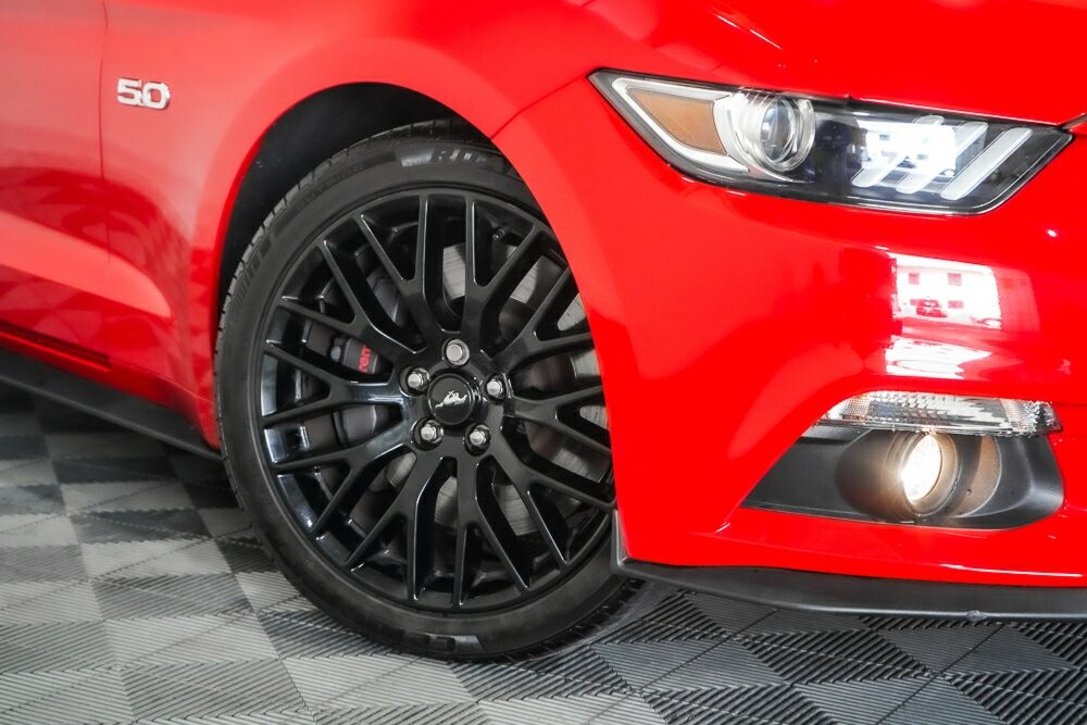 Ford Mustang image 2