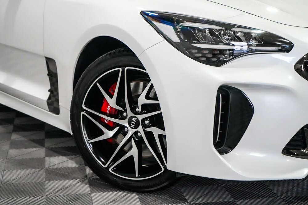 Kia Stinger image 2