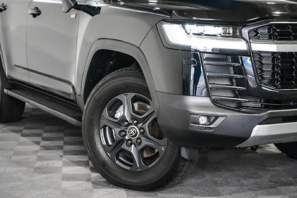 Toyota Landcruiser image 2