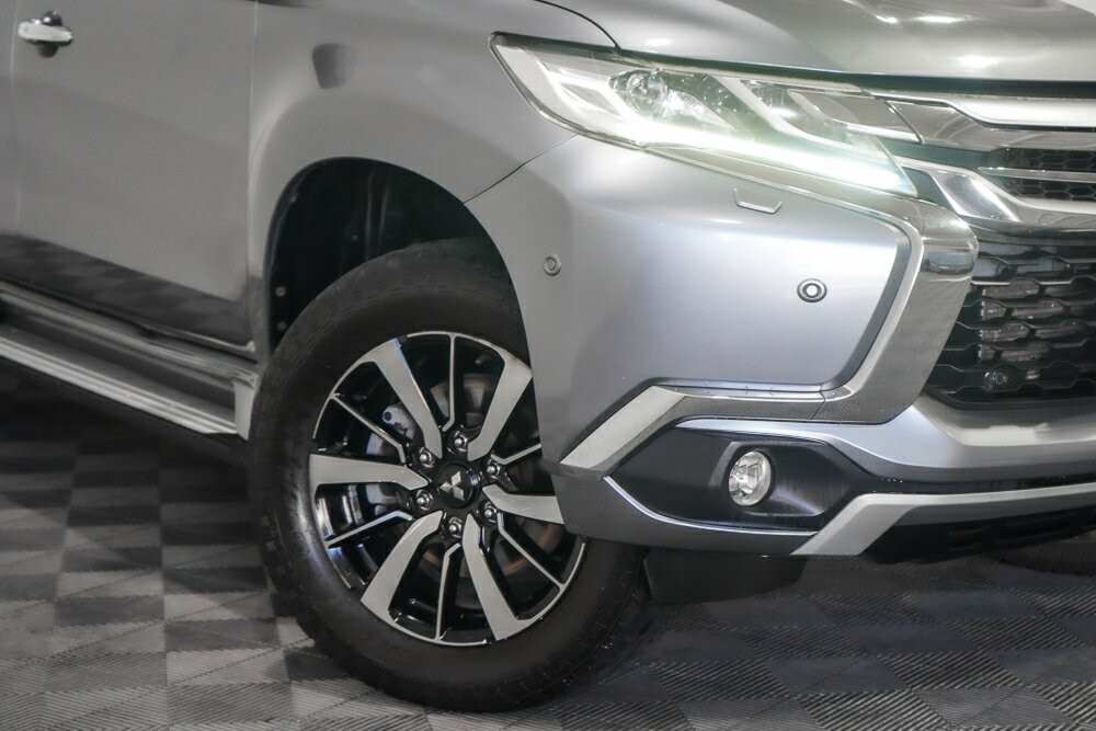 Mitsubishi Pajero Sport image 2