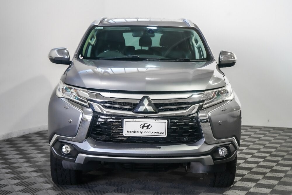 Mitsubishi Pajero Sport image 3