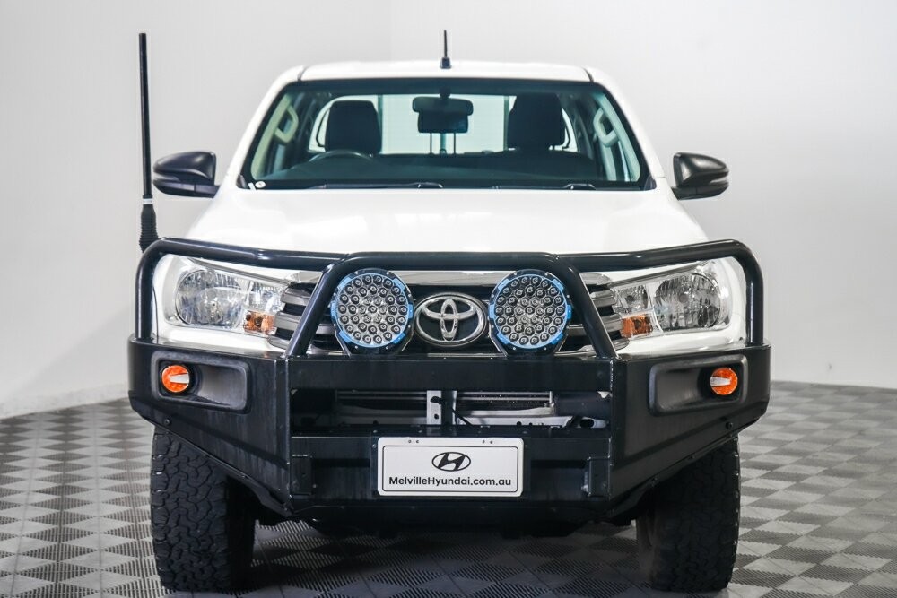 Toyota Hilux image 3