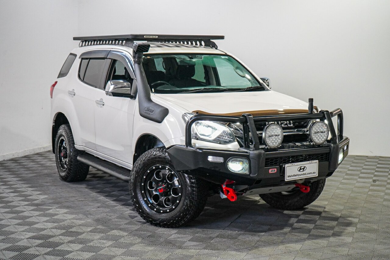 Isuzu Mu-x image 1