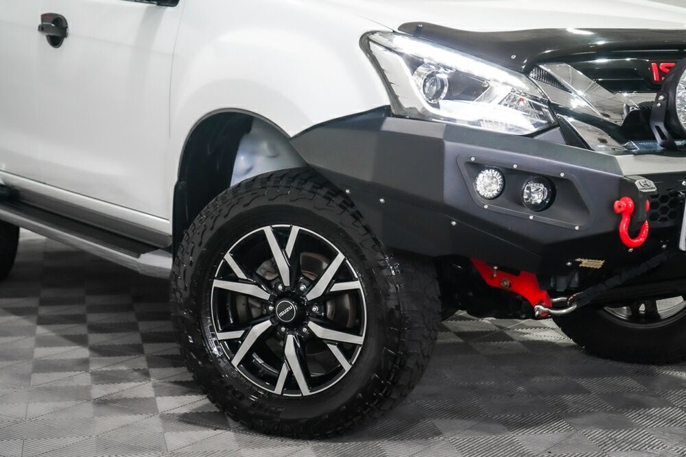 Isuzu Mu-x image 2