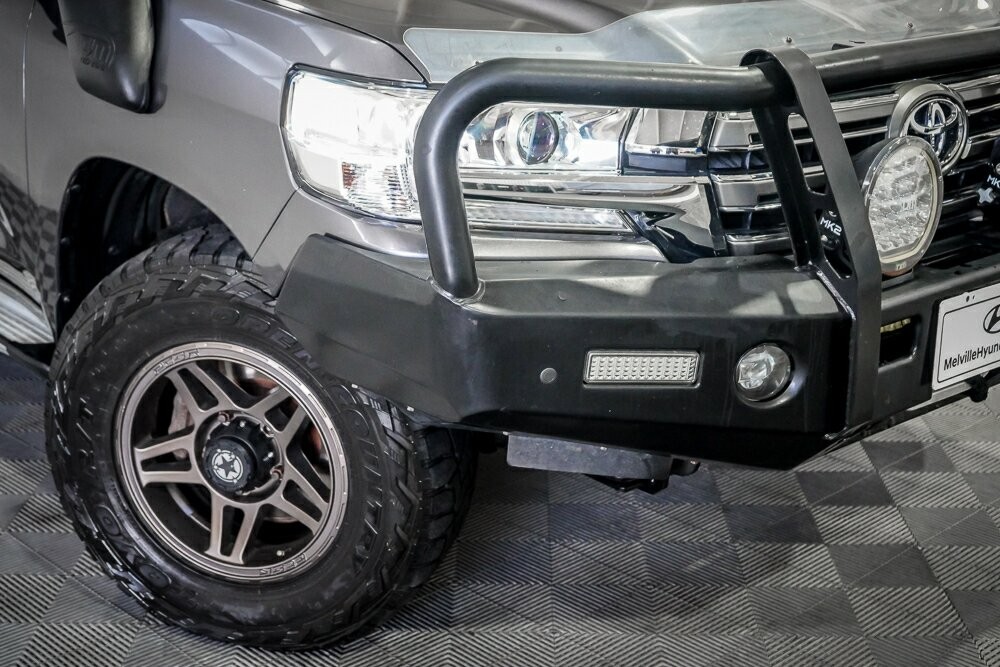 Toyota Landcruiser image 2